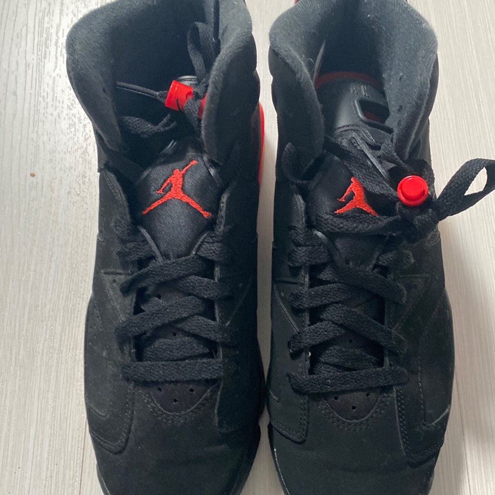 Nike Jordan retro 6 infrared 2019 boys size 6 / womens size 8